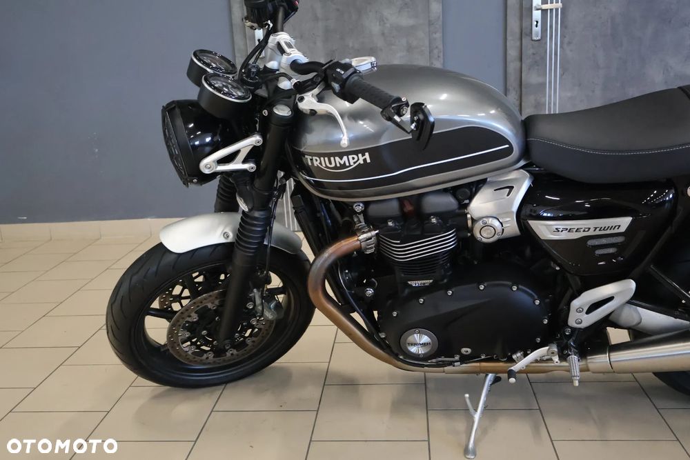 Triumph Speed Twin - 12