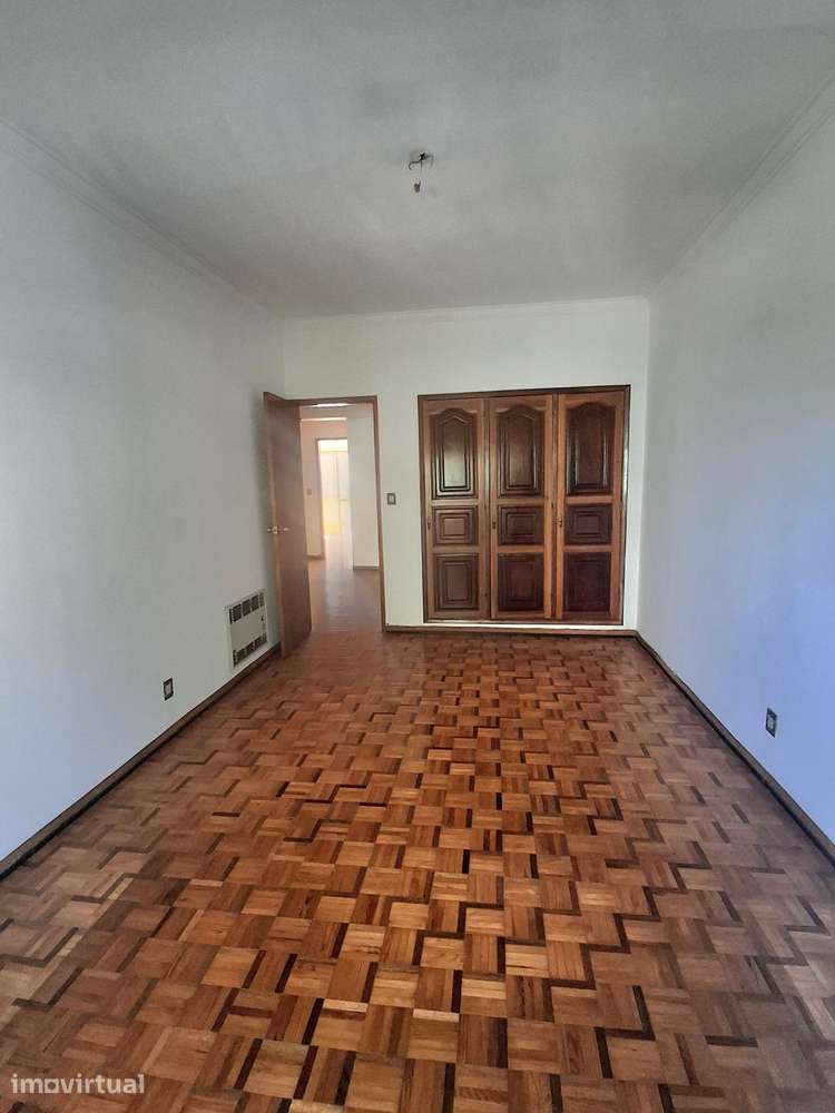 APARTAMENTO T3 COM VARANDAS E ARRECADAÇÃO - Grande imagem: 5/21