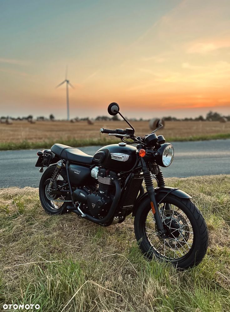 Triumph Bonneville - 6