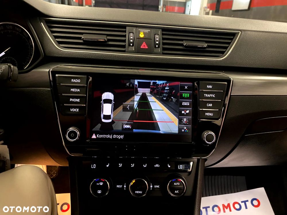 Skoda Superb 2.0 TDI Sportline DSG - 17