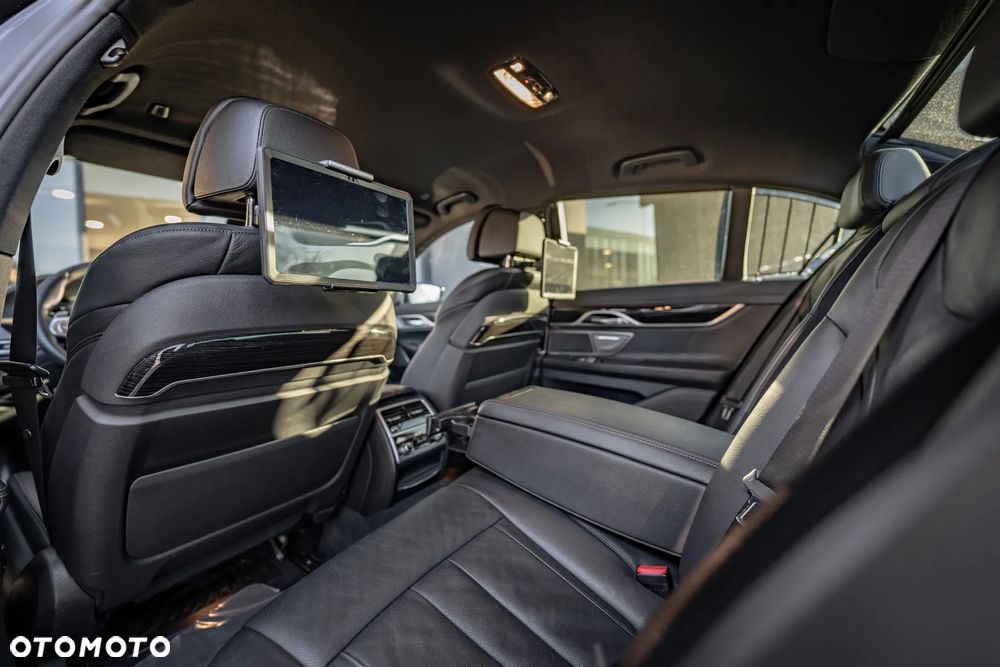 BMW Seria 7 740d xDrive sport - 29