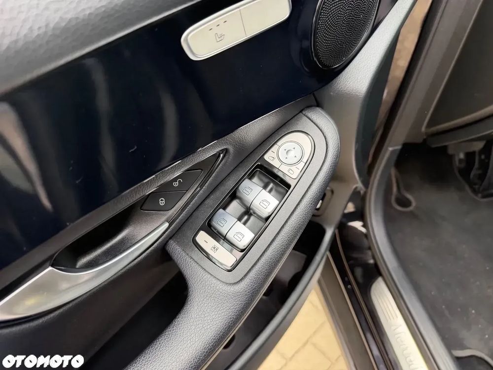 Mercedes-Benz GLC 300 e 4-Matic - 28
