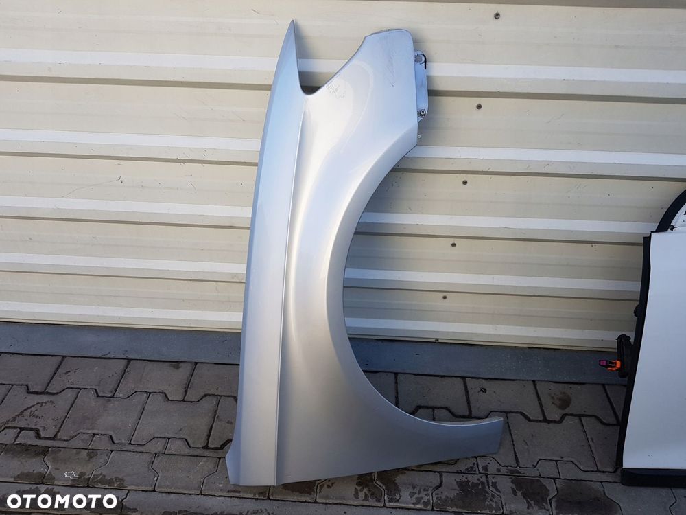 AUDI A3 8V 13r- BŁOTNIK PRAWY PRZÓD LX7W SPORTBACK