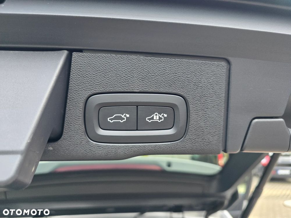 Volvo XC 60 T6 AWD Recharge Plus Dark - 34