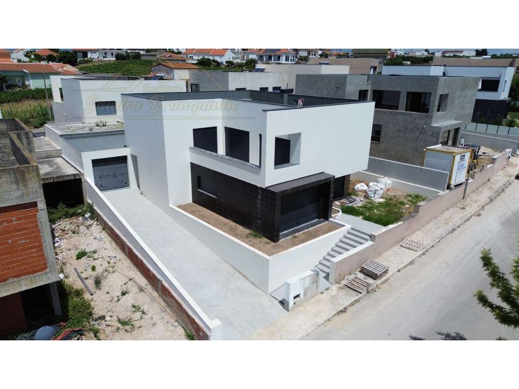 Moradia T5 NOVA com piscina - Grande imagem: 4/60