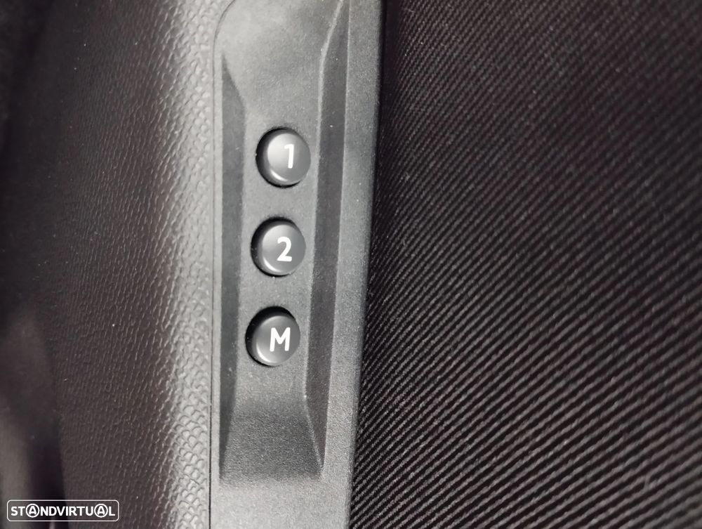 Opel Astra 1.2 T GS - 22