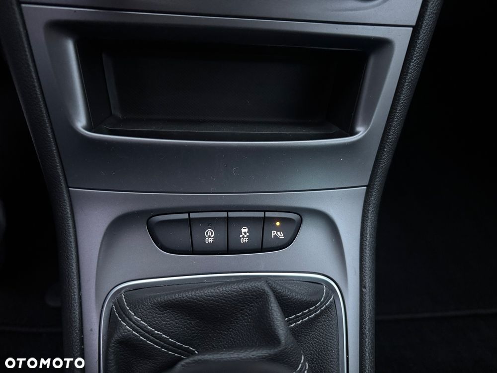 Opel Astra 1.4 Turbo Business - 18