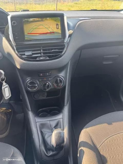 Peugeot 208 1.2 PureTech Allure - 22