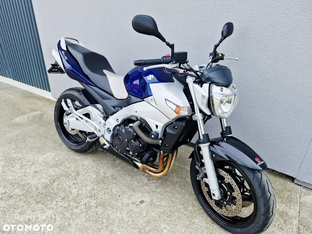 Suzuki GSR - 1