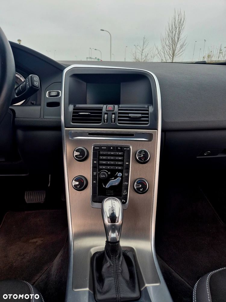 Volvo XC 60 2.4D AWD Momentum - 12