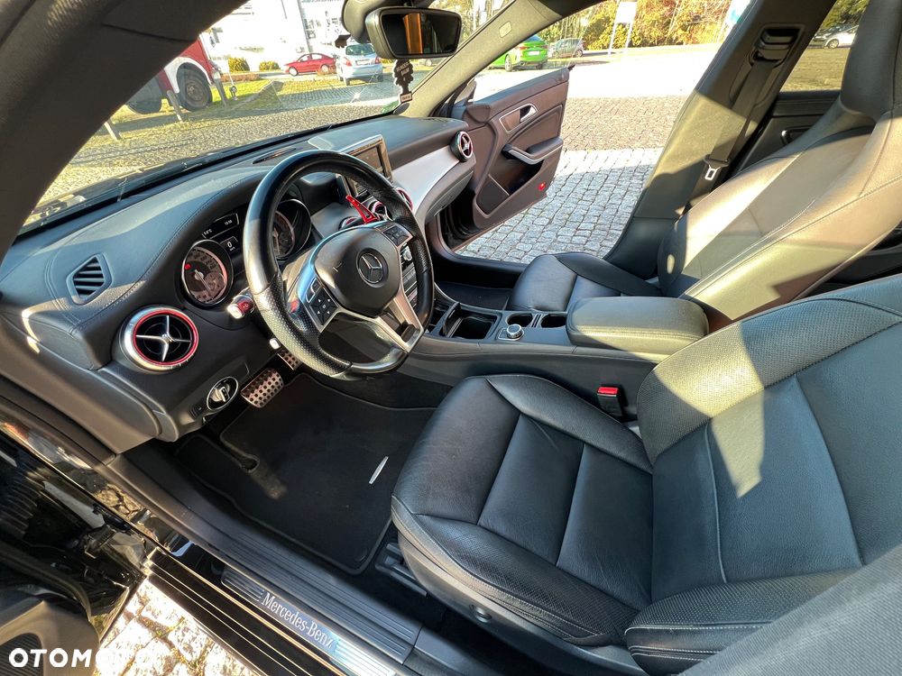 Mercedes-Benz CLA 200 7G-DCT AMG Line - 10