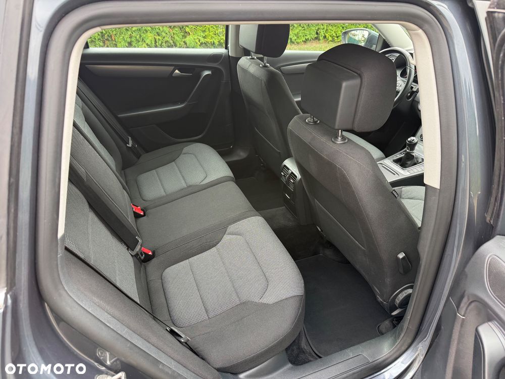 Volkswagen Passat 2.0 TDI DPF Highline - 14