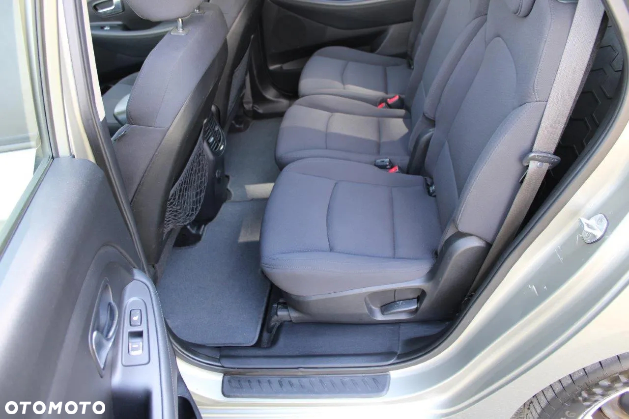 Kia Carens 1.7 CRDi XL 7os - 9