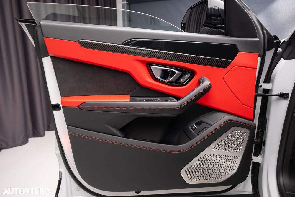 Lamborghini URUS - 30