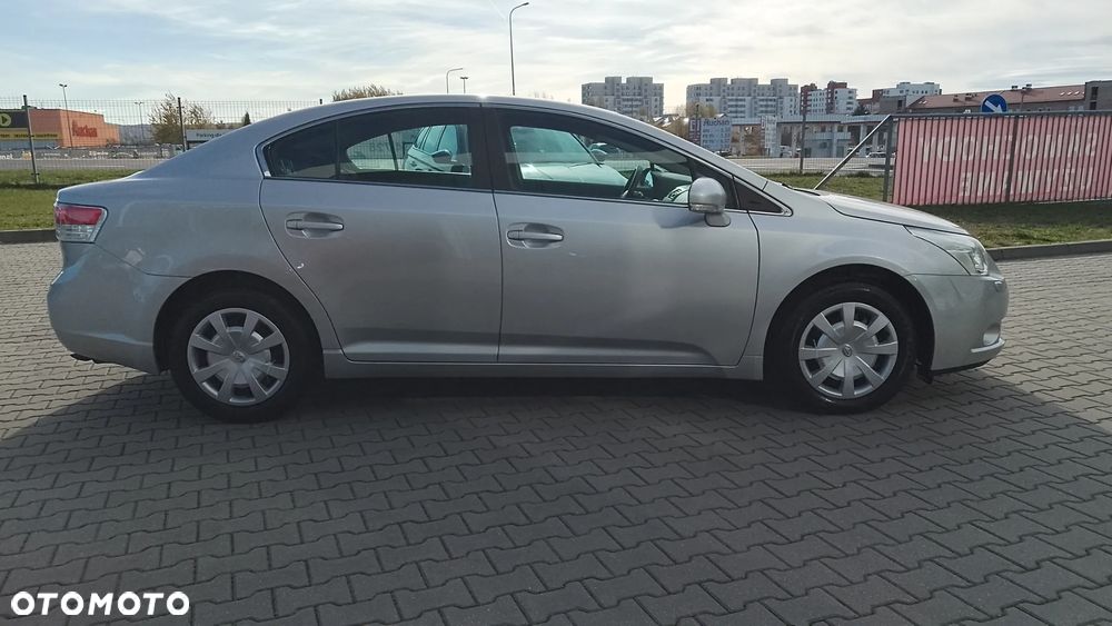 Toyota Avensis 1.8 Luna - 4