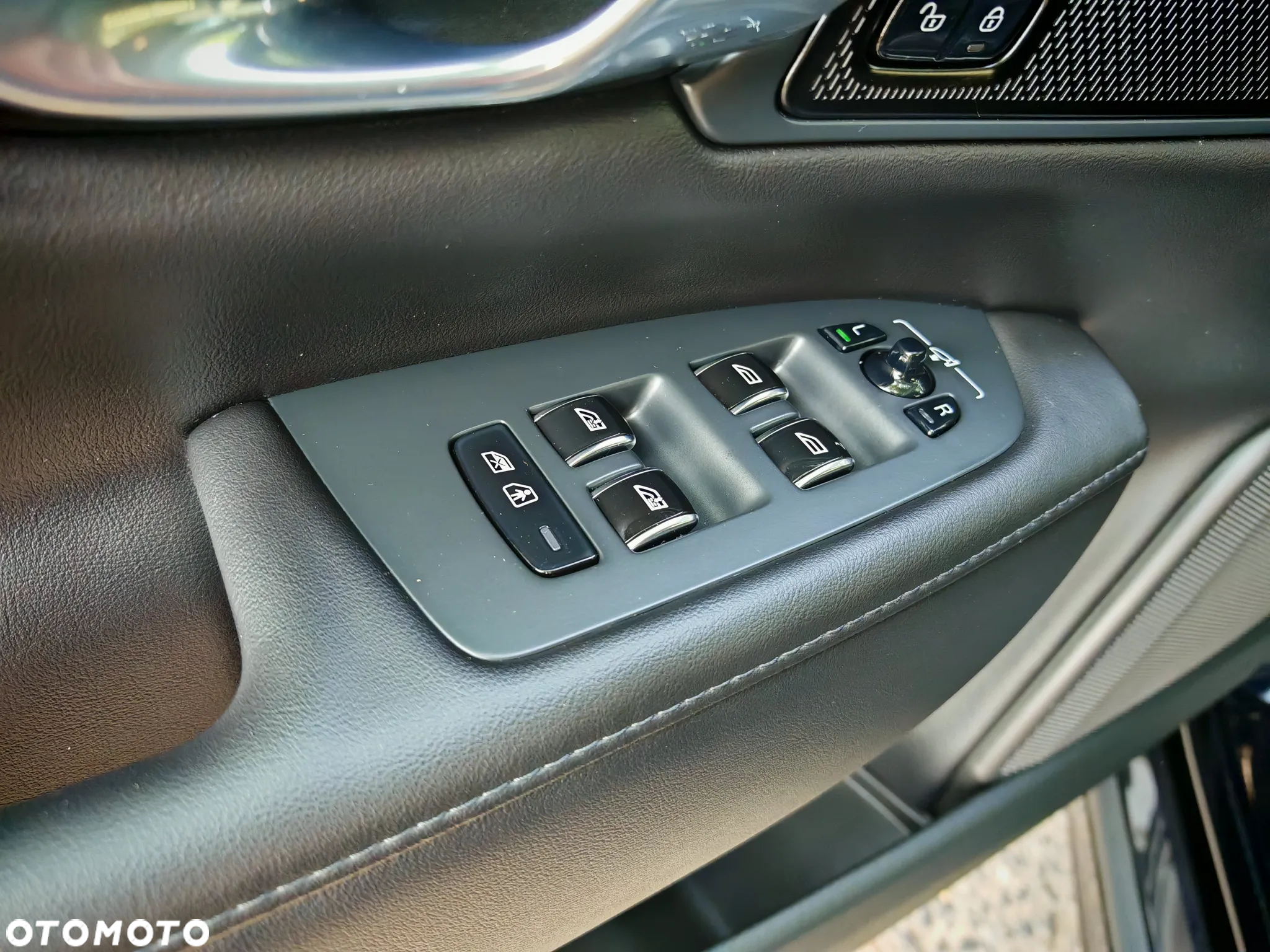 Volvo S90 T6 AWD Geartronic Momentum Pro - 18