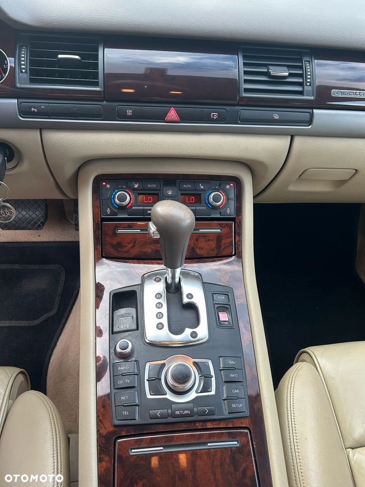Audi A8 4.2 Quattro - 16