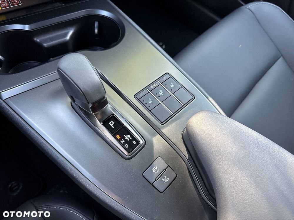 Lexus UX 300h F Sport Design - 16