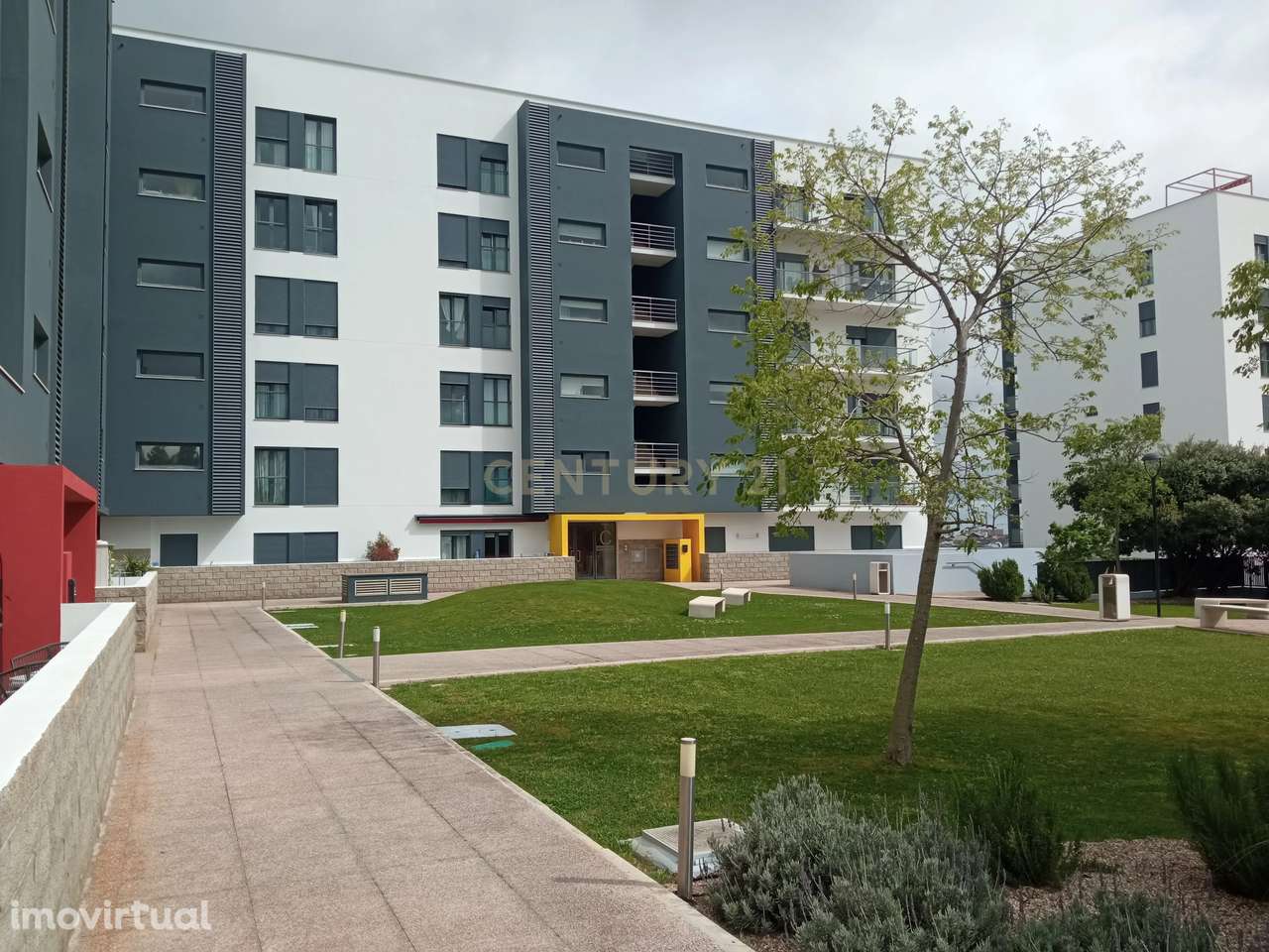 T2 com Terraço para arrendamento - Grande imagem: 2/17