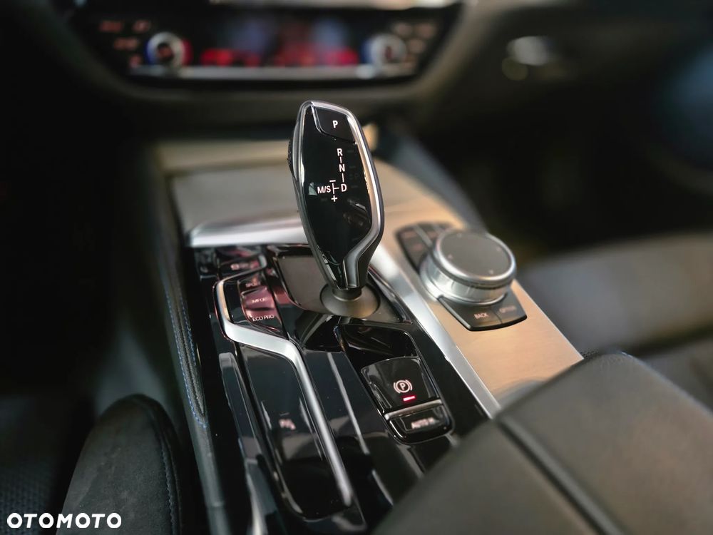 BMW Seria 5 520d xDrive M Sport Edition - 13