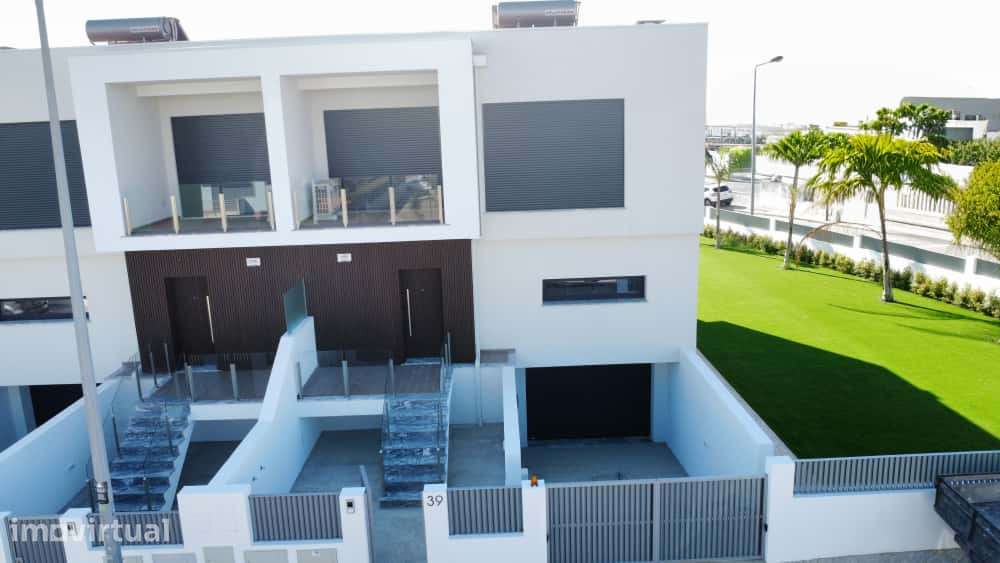 Oferta 1% no Valor de aquisição - Moradia T4 com Piscina e Garagem - Grande imagem: 3/60