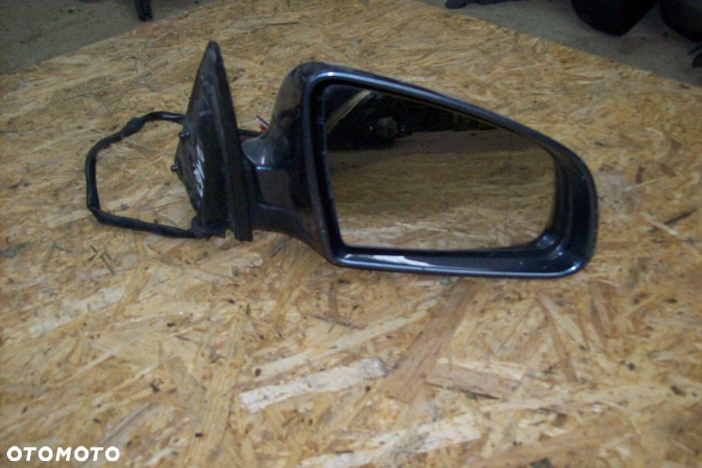 LUSTERKO PRAWE AUDI A3 II/8P/010754/5PINÓW