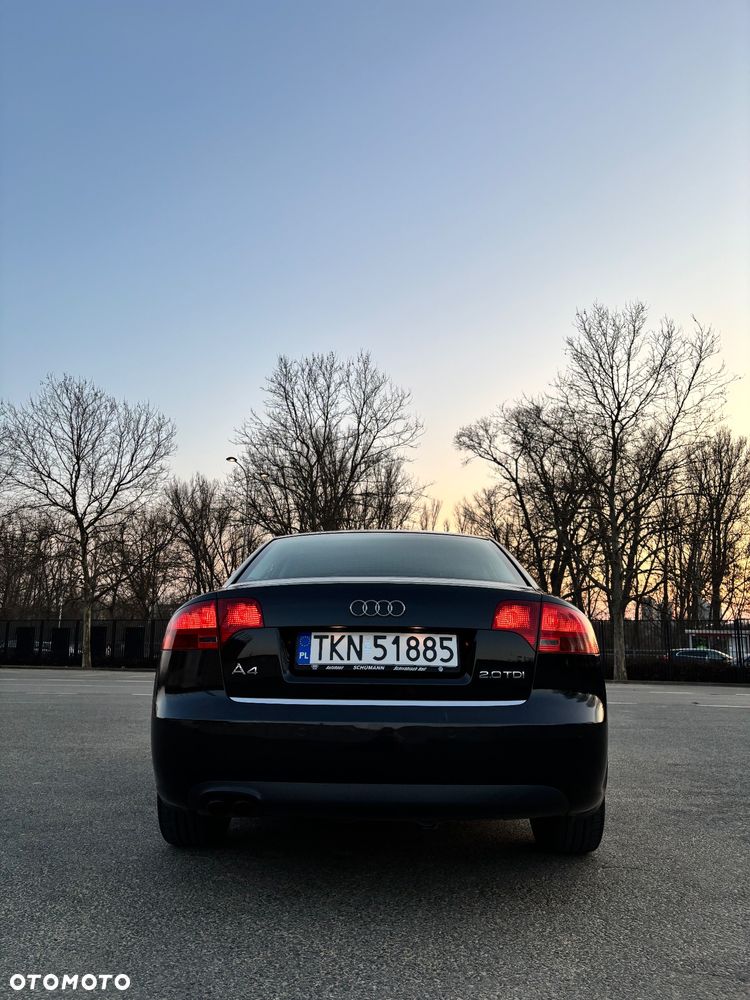 Audi A4 Limousine - 1