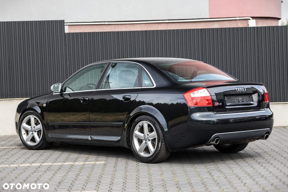 Audi RS4 Limousine - 4
