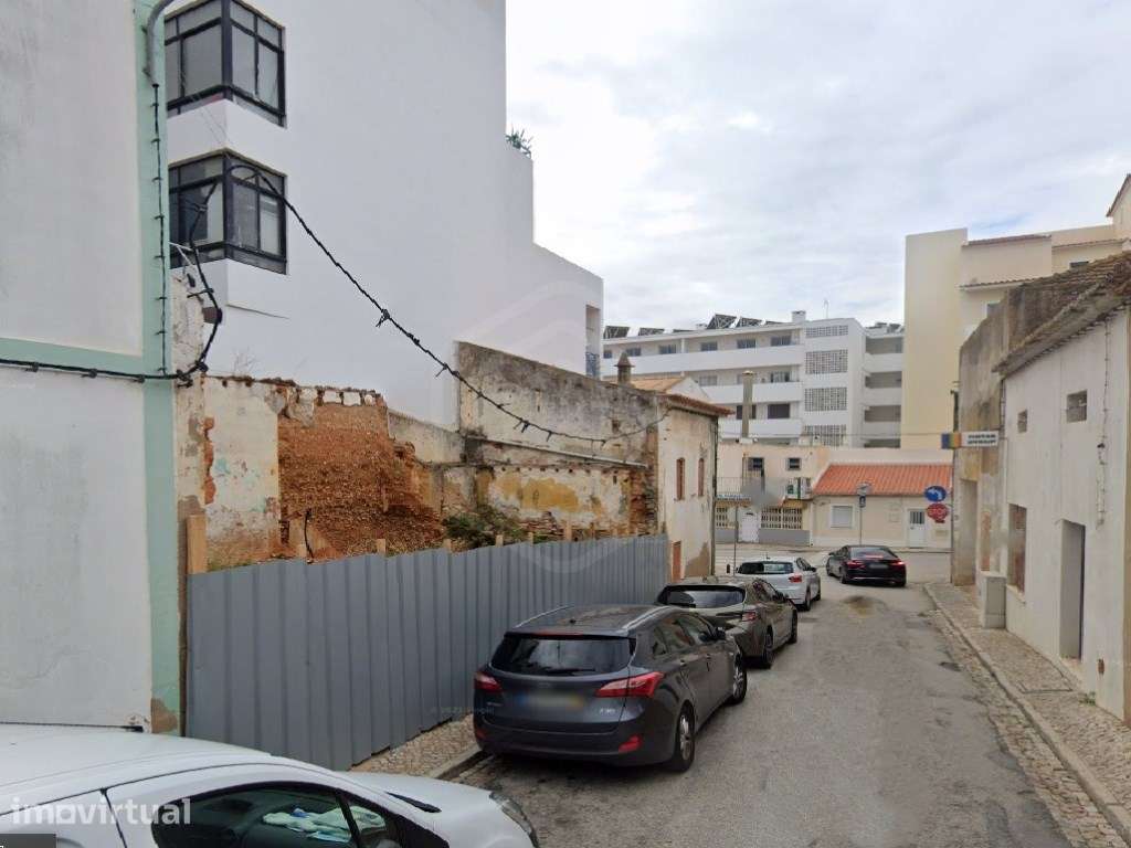 Terreno urbano para construção localizado no centro de Lagoa, Algarve - Grande imagem: 2/16