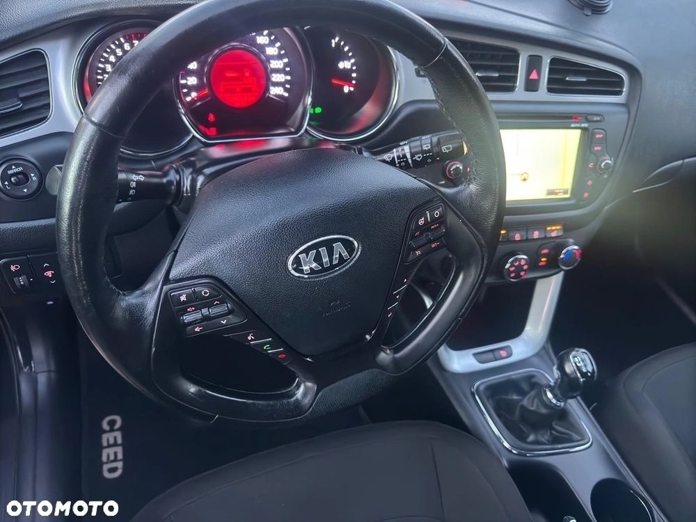 Kia Ceed 1.4 CVVT Dream Team Edition - 13