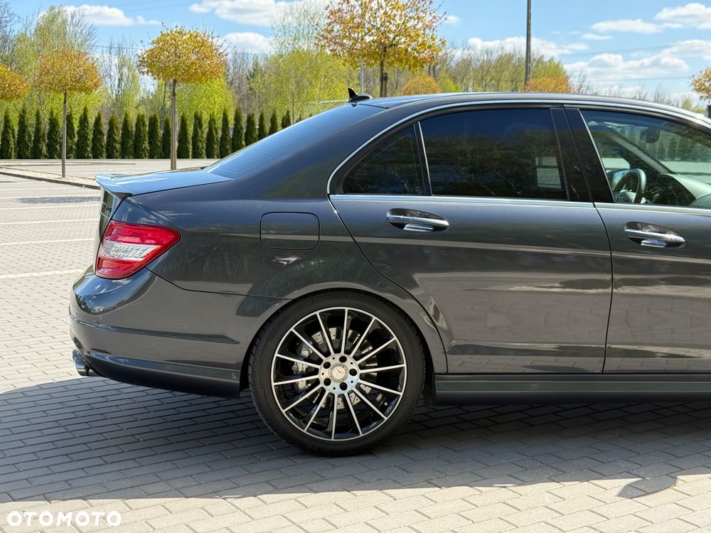 Mercedes-Benz Klasa C 63 AMG 7G-TRONIC SPORT EDITION - 13