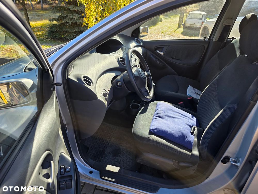 Toyota Yaris 1.3 Sol - 11
