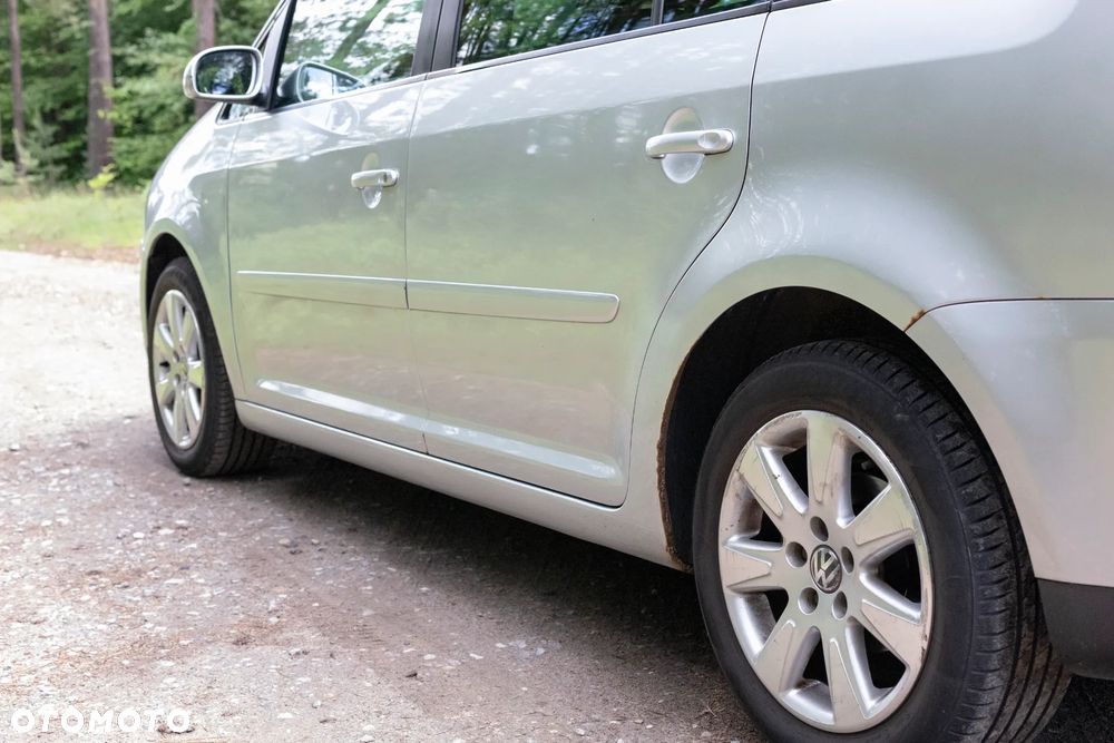 Volkswagen Touran 2.0 TDI DSG Highline - 15