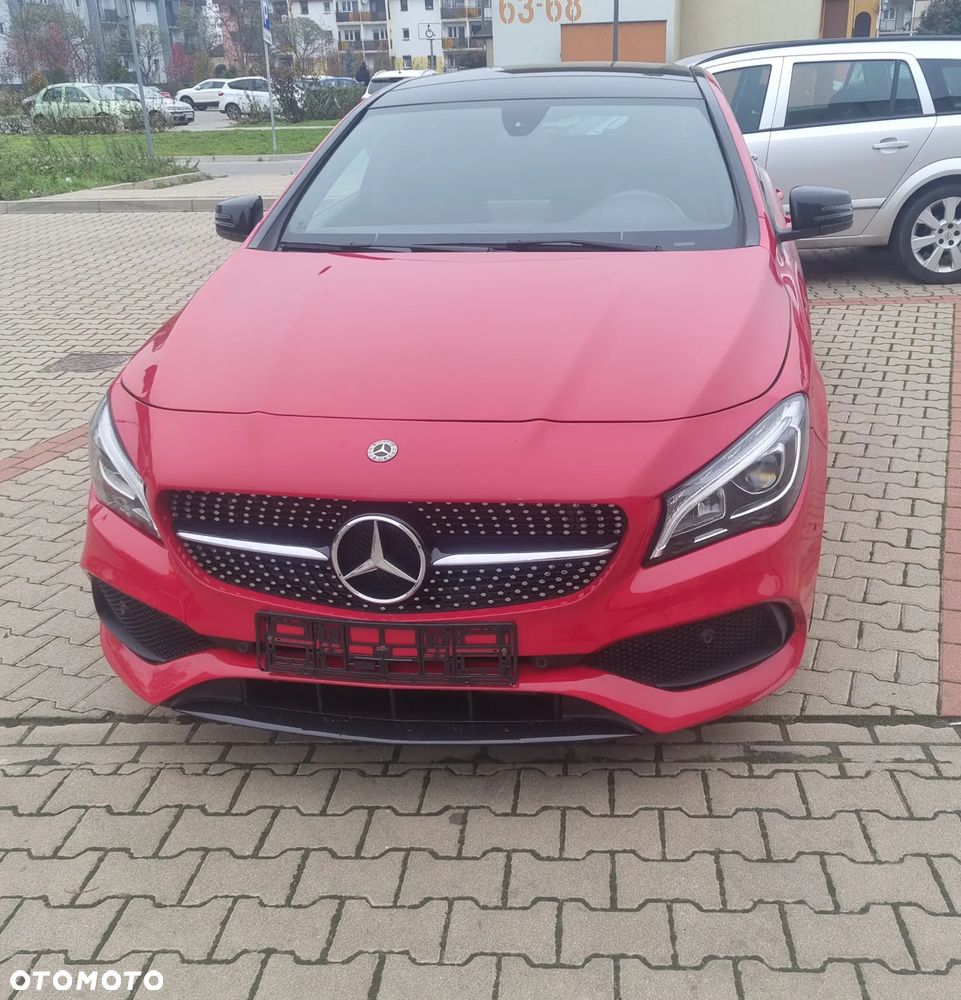 Mercedes-Benz CLA 180 AMG Line - 1