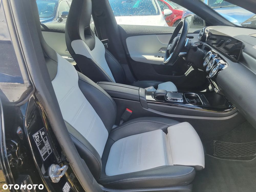 Mercedes-Benz CLA 220 4Matic 7G-DCT AMG Line - 16