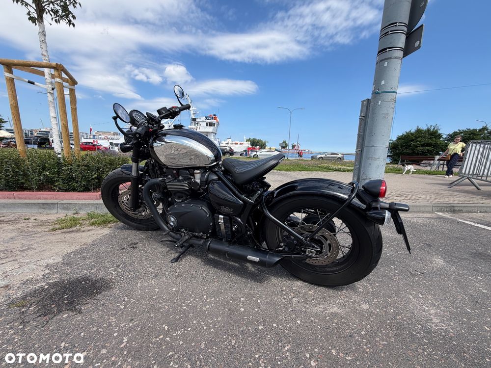 Triumph Bonneville Bobber - 3