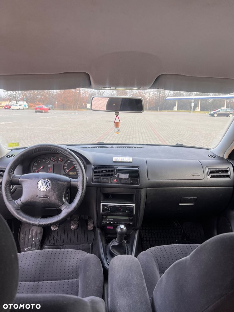 Volkswagen Golf 1.6 - 11