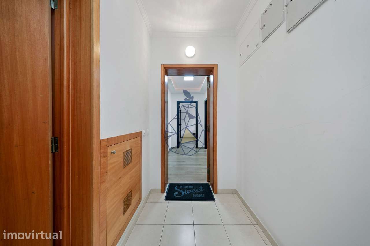 Apartamento com 2 Quartos  totalmente renovado e mobilado na Mexilhoei - Grande imagem: 5/47