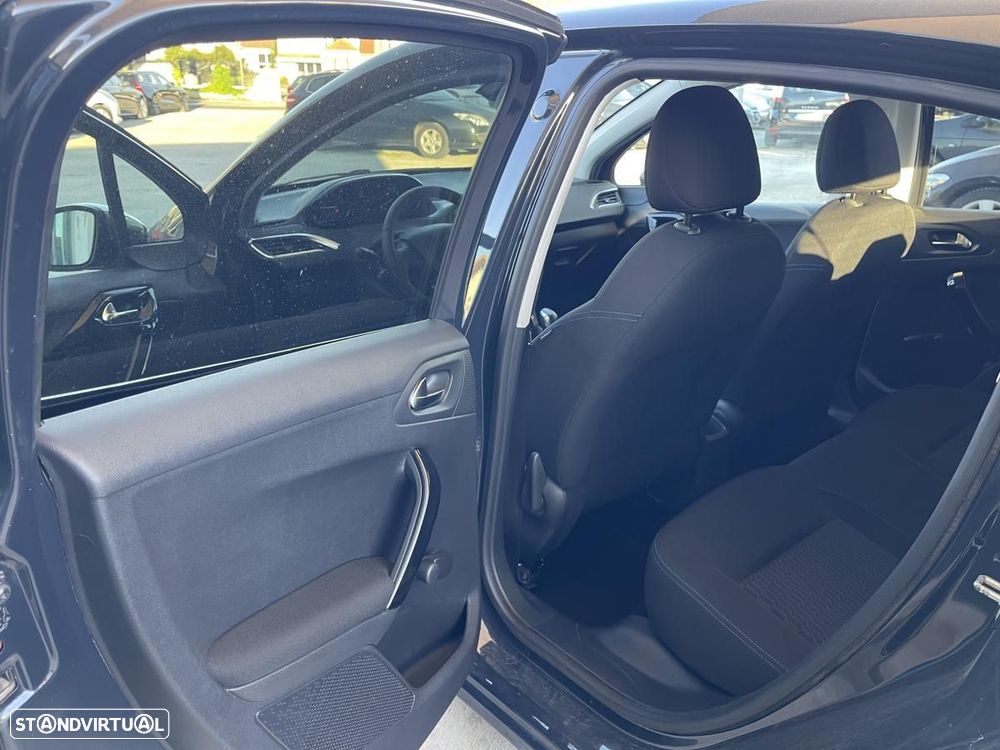 Peugeot 208 1.2 PureTech Style - 11