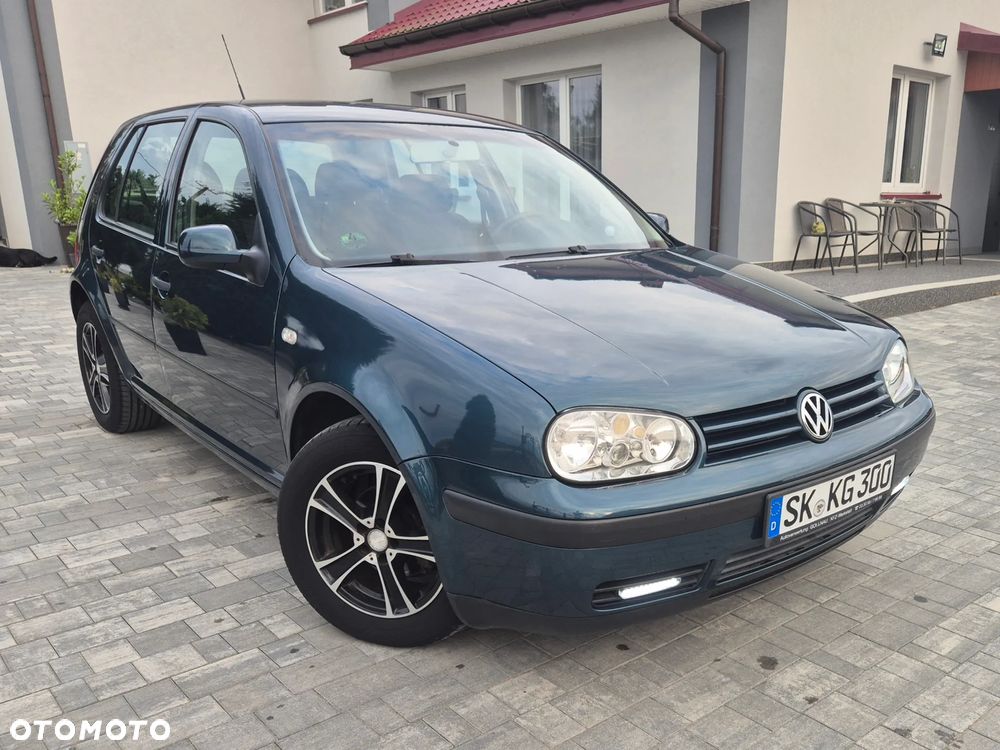 Volkswagen Golf - 1