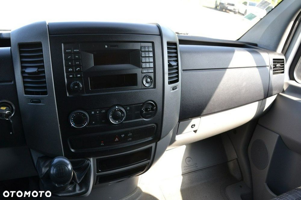 Mercedes-Benz Sprinter - 13