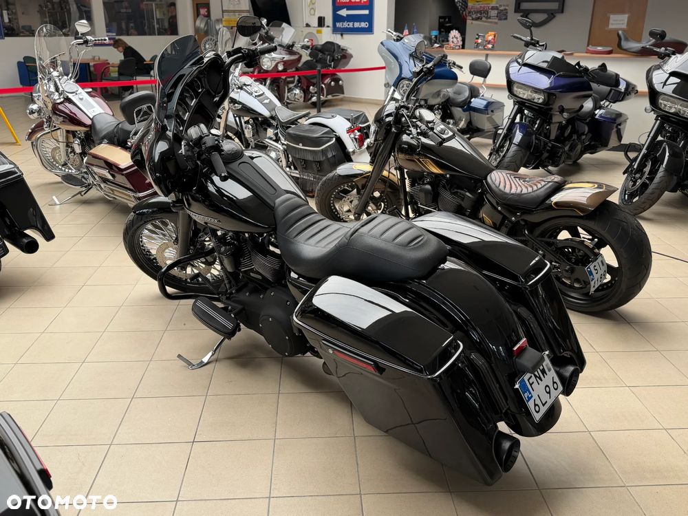 Harley-Davidson Touring Street Glide - 11