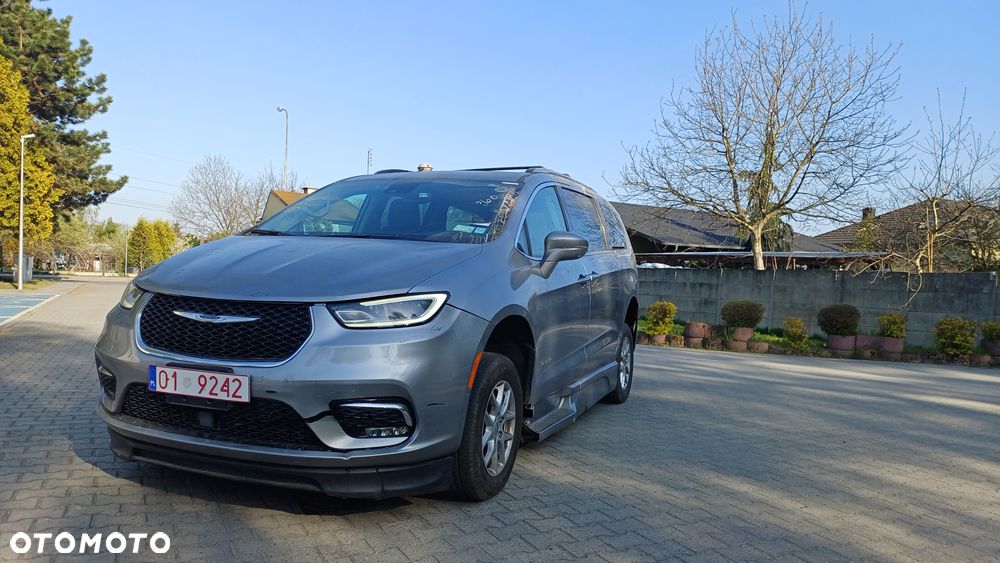 Chrysler Pacifica - 2