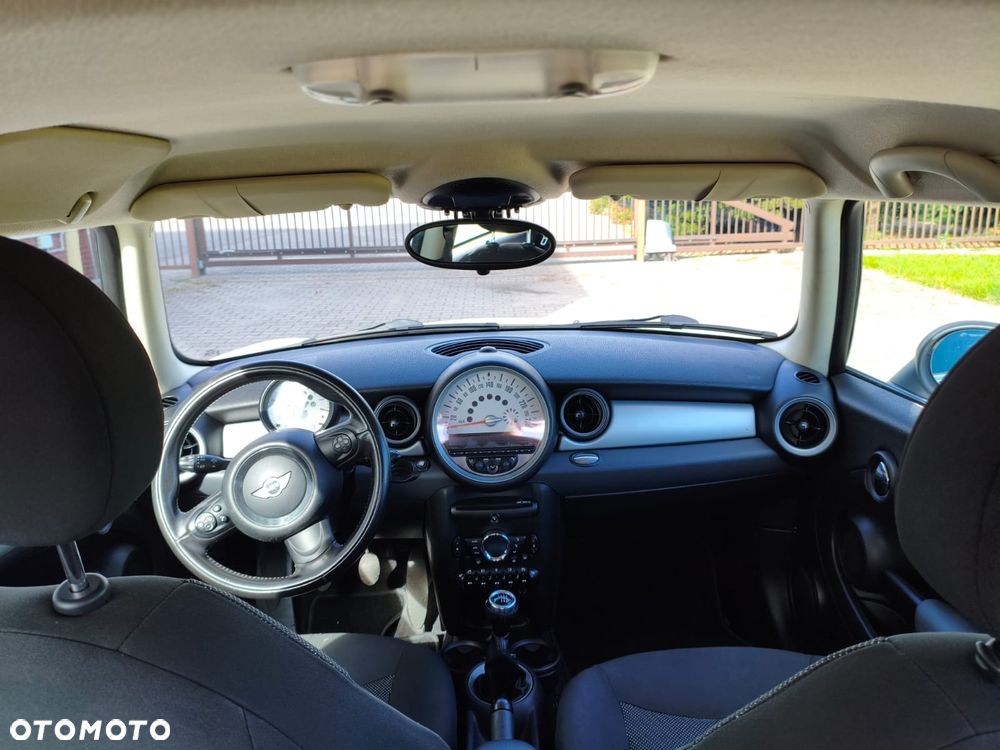 MINI Cooper Standard - 14