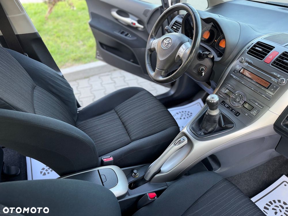 Toyota Auris 1.6 VVT-i Executive - 31