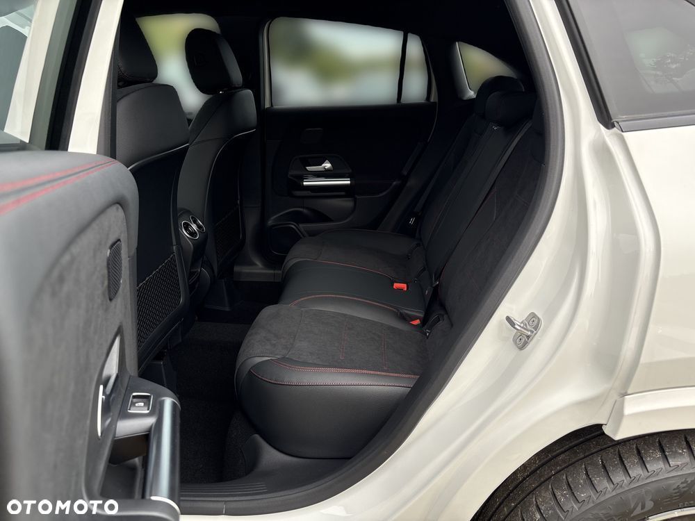 Mercedes-Benz GLA 220 mHEV 4-Matic AMG Line 8G-DCT - 12