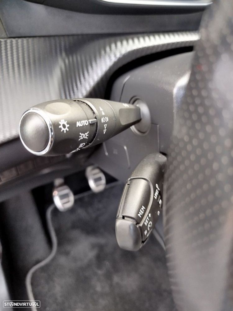 Peugeot 2008 1.2 PureTech GT Line - 23