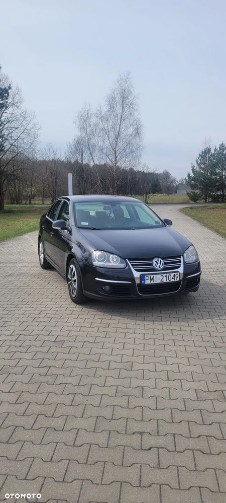 Volkswagen Jetta 2.0 TDI DSG Comfortline - 3