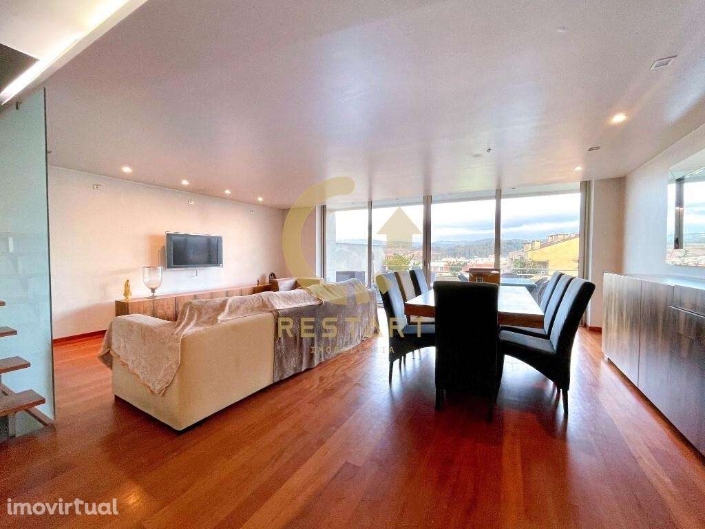 Moradia Geminada de Luxo em Condomínio Privado - S. João da Madeira - Grande imagem: 2/44