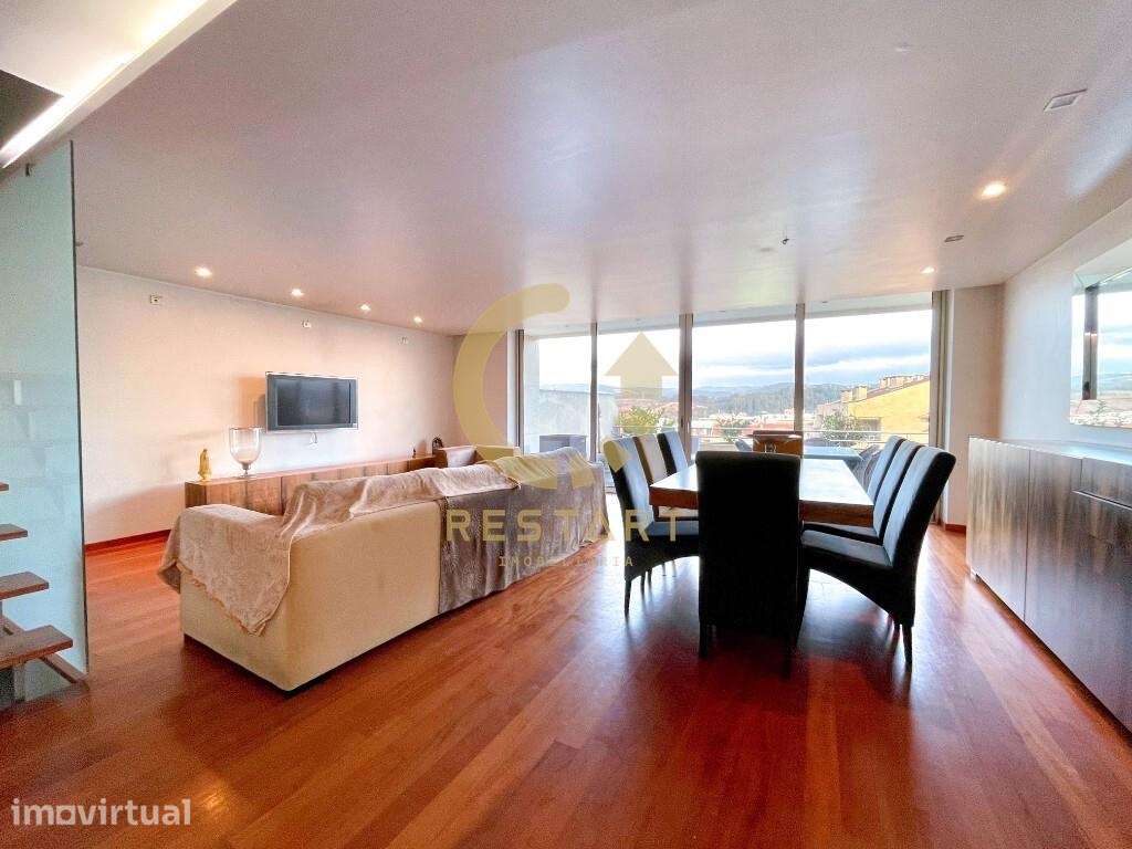 Moradia Geminada de Luxo em Condomínio Privado - S. João da Madeira - Grande imagem: 2/44